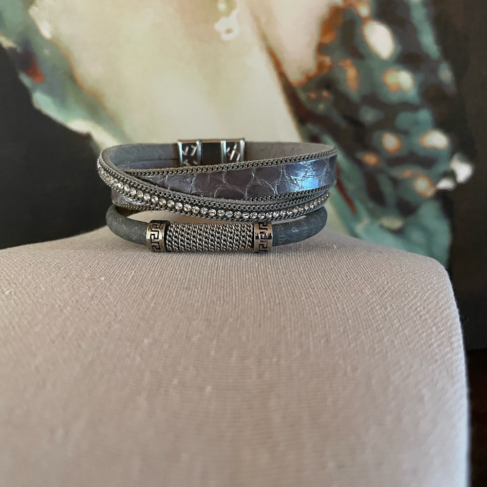 Boho Chic Leather Wrap Bracelet with Crystal Detailing - Picture 3 of 4